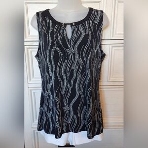 Sleeveless Black and White Knit Top